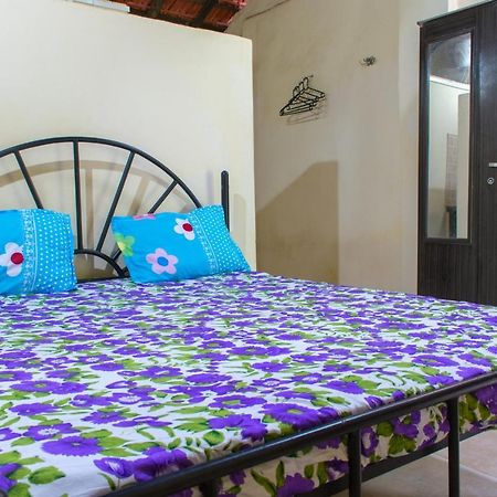 Raikar Guest House Bogmalo Beach Exterior foto