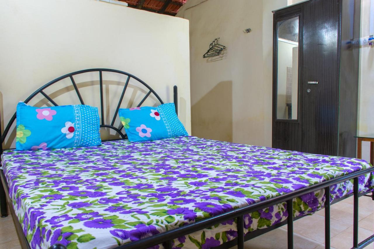 Raikar Guest House Bogmalo Beach Exterior foto