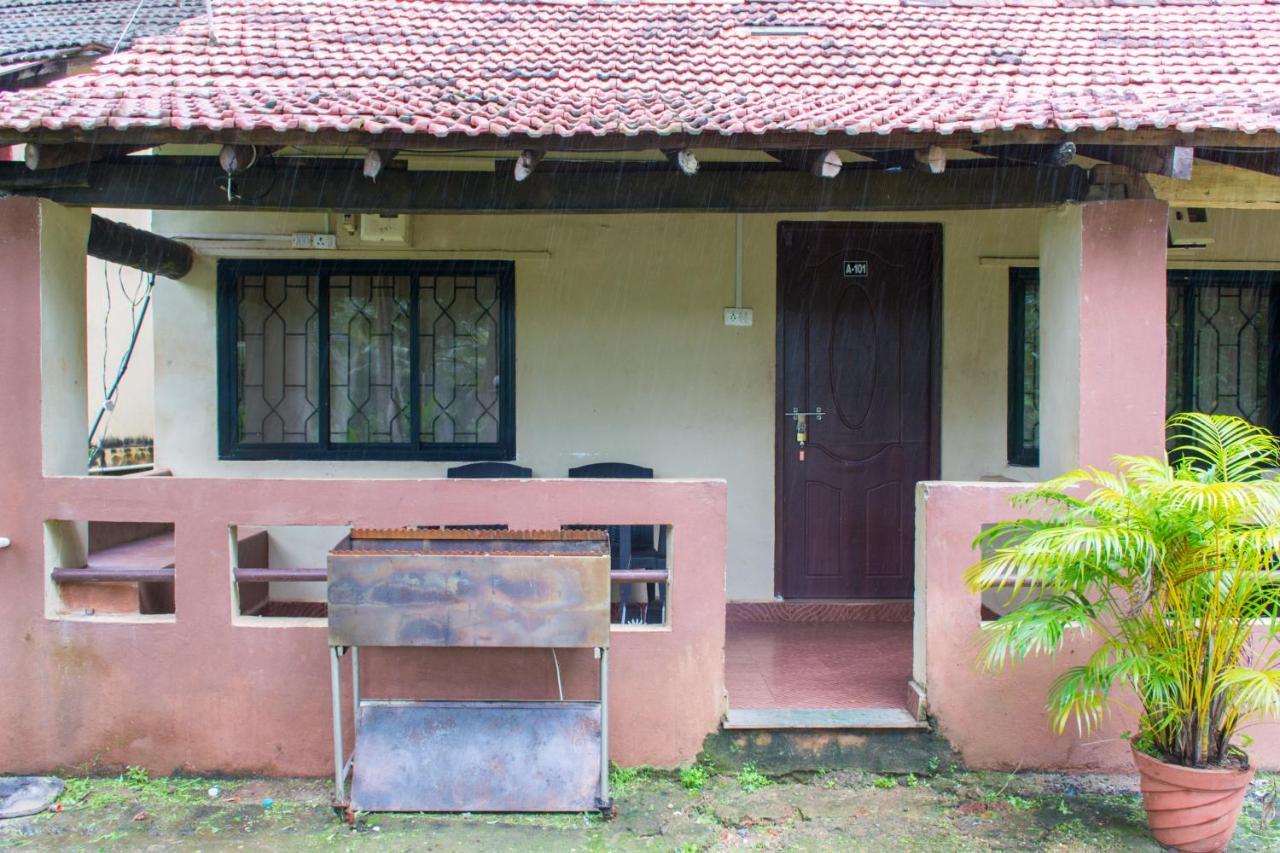 Raikar Guest House Bogmalo Beach Exterior foto